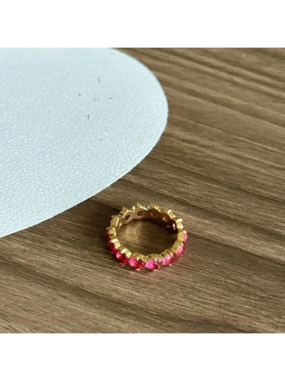 Gold Ring with Vibrant Pink Stones Q662
